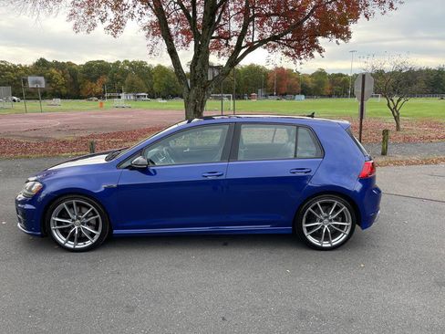 Used 2017 Volkswagen Golf 4-Door image 40