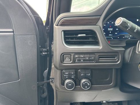 Used 2022 Chevrolet Tahoe LT w/ LT Signature Plus Package AWD/4WD image 12