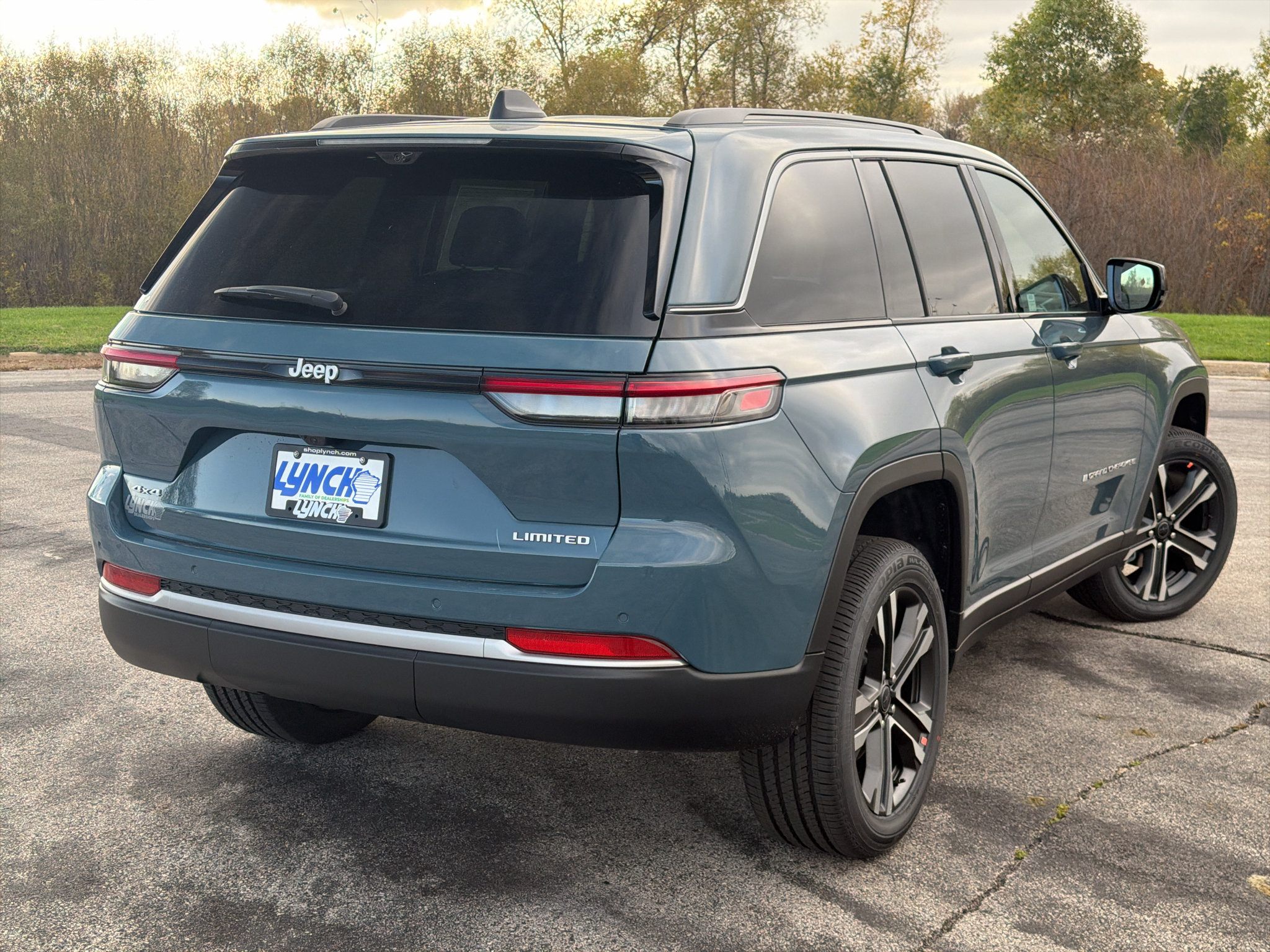New 2027 Jeep Grand Cherokee Limited w/ Technology Group II AWD/4WD image 4