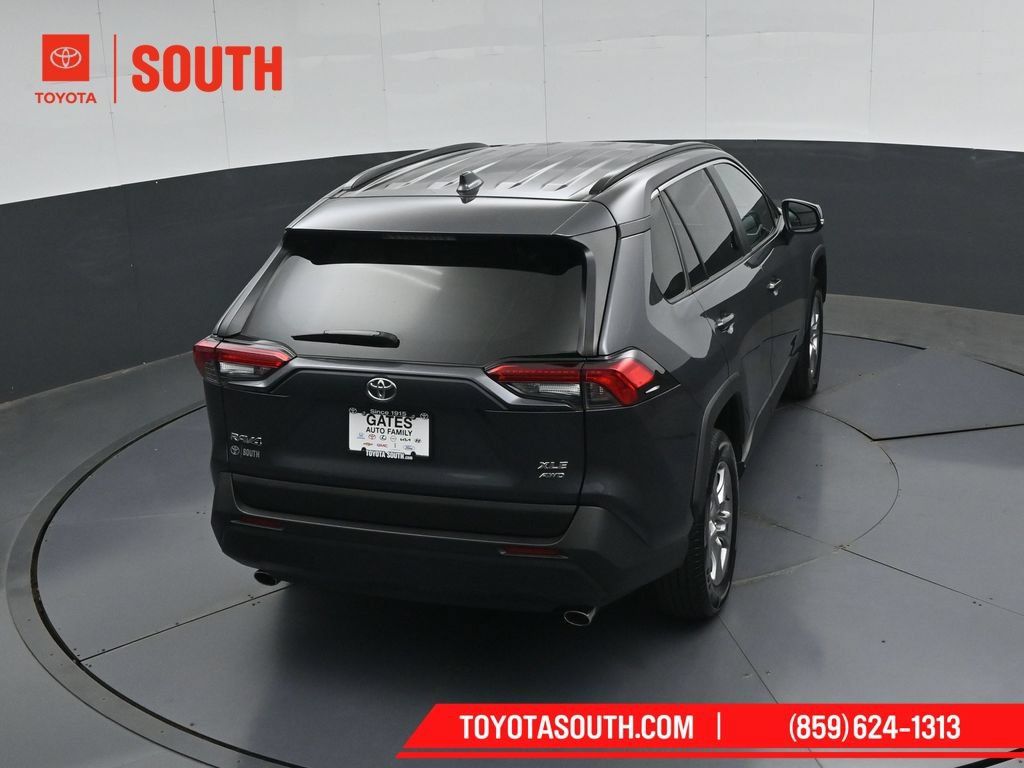 Used 2025 Toyota RAV4 XLE AWD/4WD image 42