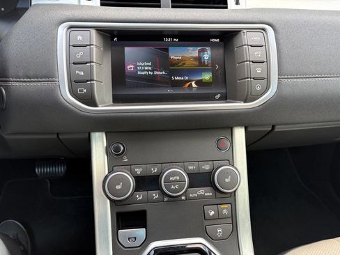 Used 2017 Land Rover Range Rover Evoque SE image 21