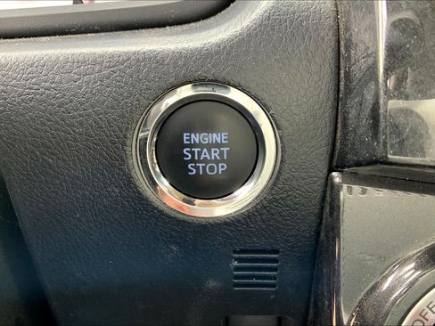 Used 2021 Toyota 4Runner Venture w/ Moonroof Package AWD/4WD image 34