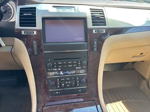 Used 2014 Cadillac Escalade ESV Premium AWD/4WD image 24