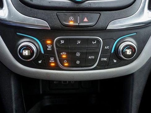 Used 2022 Chevrolet Equinox LT w/ Driver Convenience Package image 17