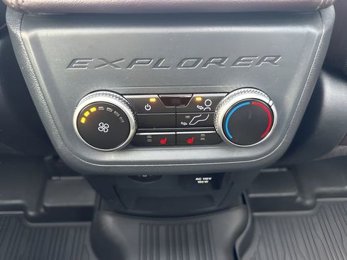 Used 2025 Ford Explorer Platinum image 15