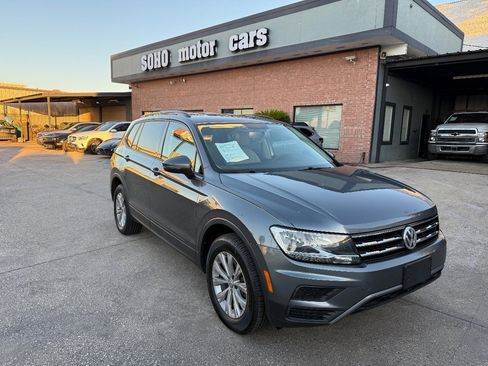 Used 2020 Volkswagen Tiguan S image 2