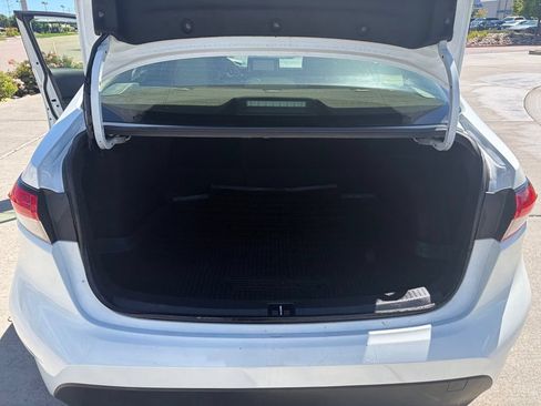 Used 2025 Toyota Corolla LE FWD image 21