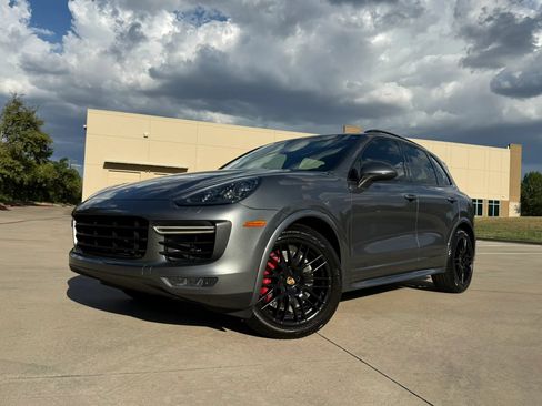 Used 2017 Porsche Cayenne GTS AWD/4WD image 18