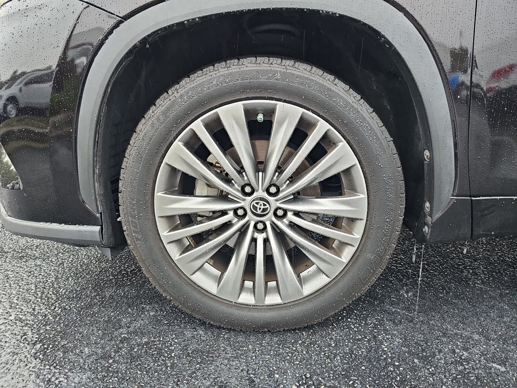 Used 2021 Toyota Highlander Platinum FWD image 39
