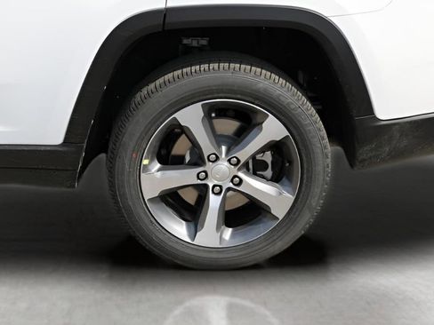 New 2026 Jeep Grand Cherokee L Limited image 9