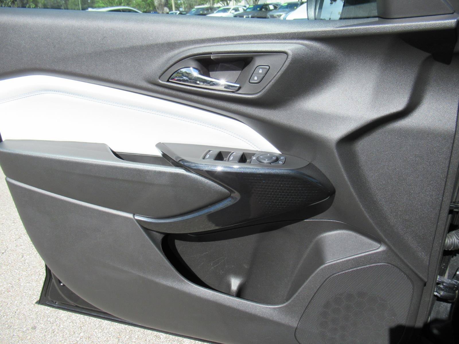 Used 2025 Chevrolet Trax LT w/ Driver Confidence Package FWD image 20