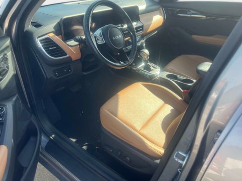 Certified 2024 Kia Seltos EX FWD image 8