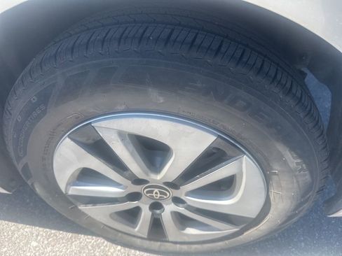 Used 2016 Toyota Prius Four image 10