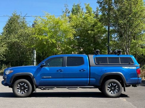 Used 2017 Toyota Tacoma TRD Off-Road AWD/4WD image 2
