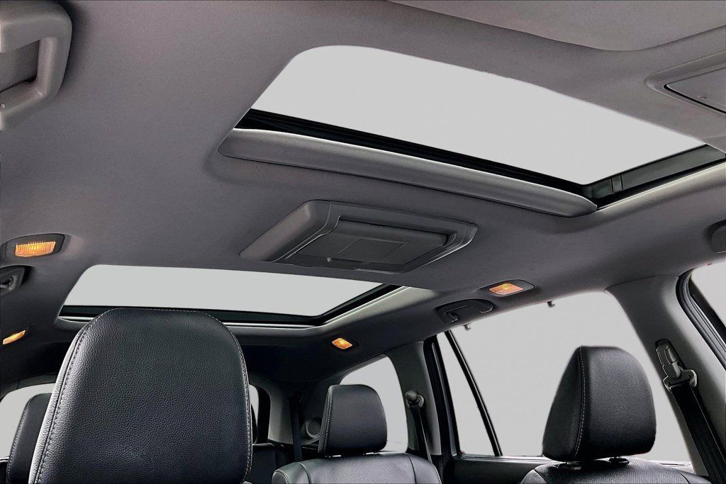 Used 2017 Honda Pilot Elite image 22