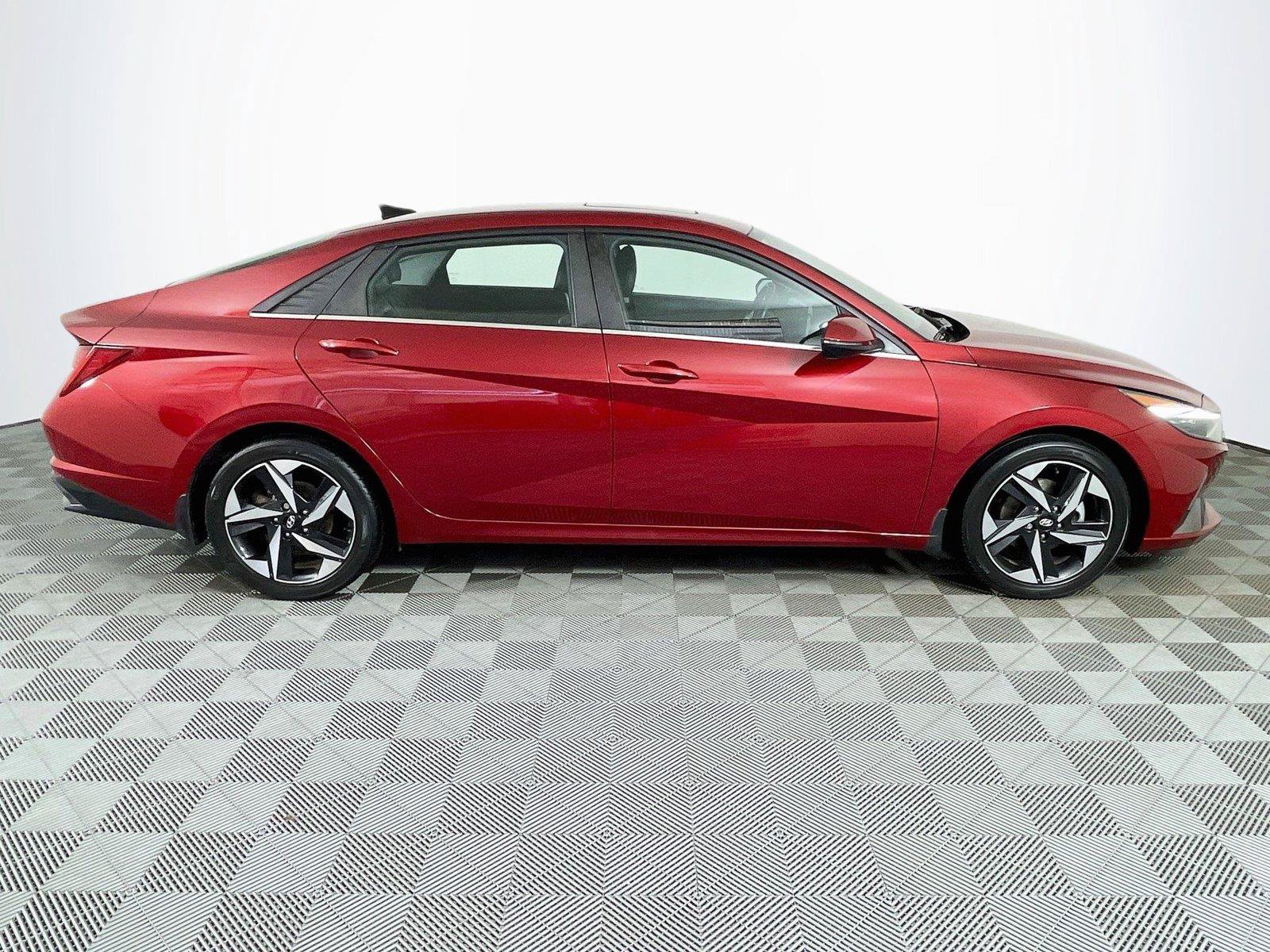 Used 2023 Hyundai Elantra Limited FWD image 10