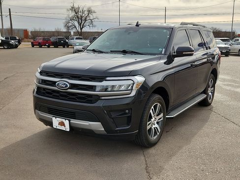 Used 2023 Ford Expedition XLT image 1