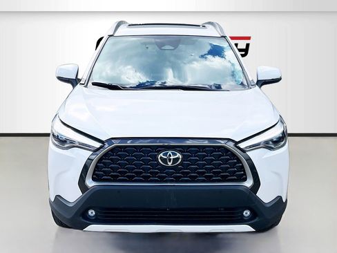 Used 2023 Toyota Corolla Cross XLE w/ Convenience Package FWD image 2