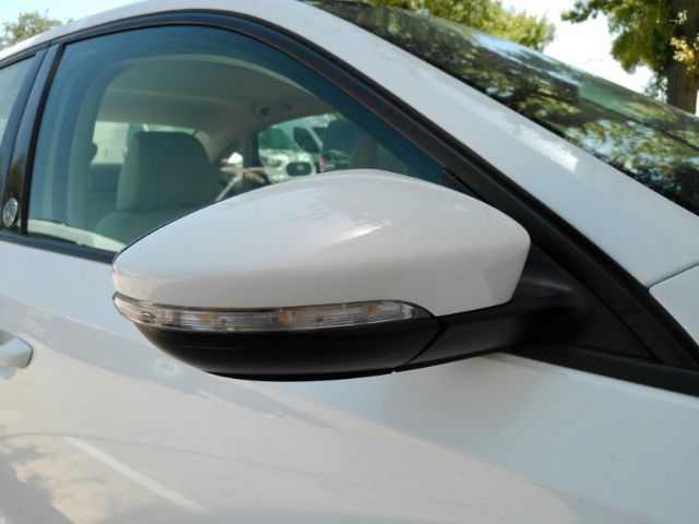 Used 2019 Volkswagen Passat 2.0T Wolfsburg w/ Wheels & Sunroof Package FWD image 23