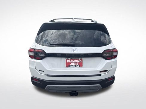 Used 2024 Honda Pilot TrailSport image 4