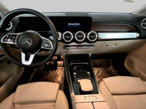 Used 2023 Mercedes-Benz GLB 250 4MATIC image 16