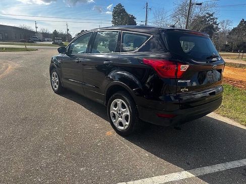 Used 2019 Ford Escape S image 3