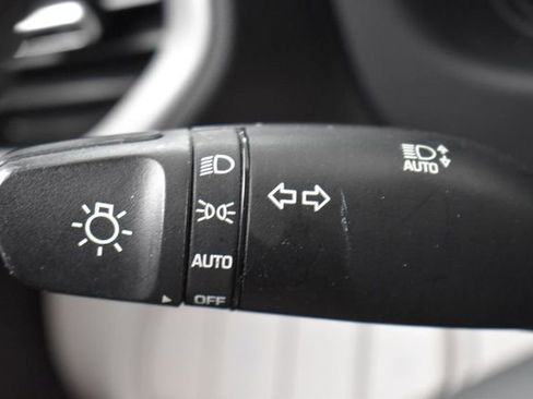 Used 2023 Hyundai Venue SEL FWD image 27