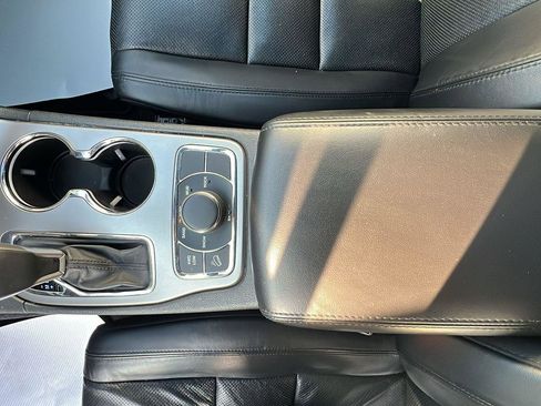 Used 2019 Jeep Grand Cherokee Limited w/ Luxury Group II image 25