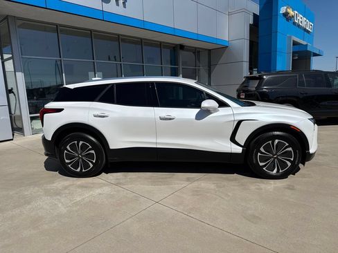 Used 2024 Chevrolet Blazer EV LT AWD/4WD image 6