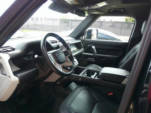 Used 2023 Land Rover Defender 130 X-Dynamic SE AWD/4WD image 17