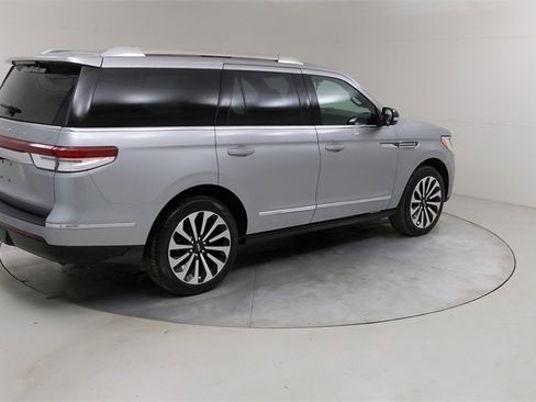 Used 2022 Lincoln Navigator Reserve image 14