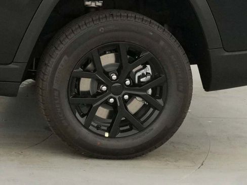 New 2025 Jeep Grand Cherokee L Laredo image 30