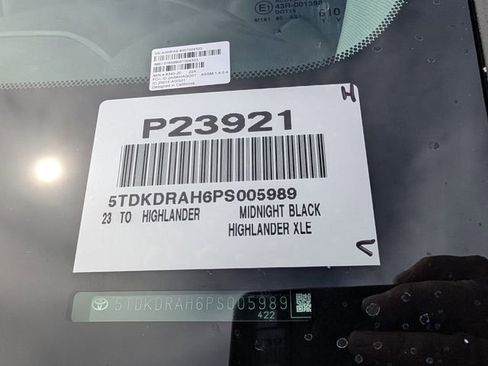 Used 2023 Toyota Highlander XLE FWD image 39