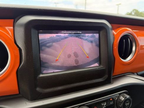 Used 2020 Jeep Wrangler Unlimited Sahara AWD/4WD image 13