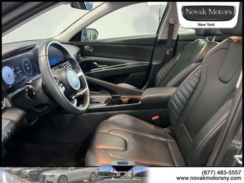 Used 2025 Hyundai Elantra Limited FWD image 17