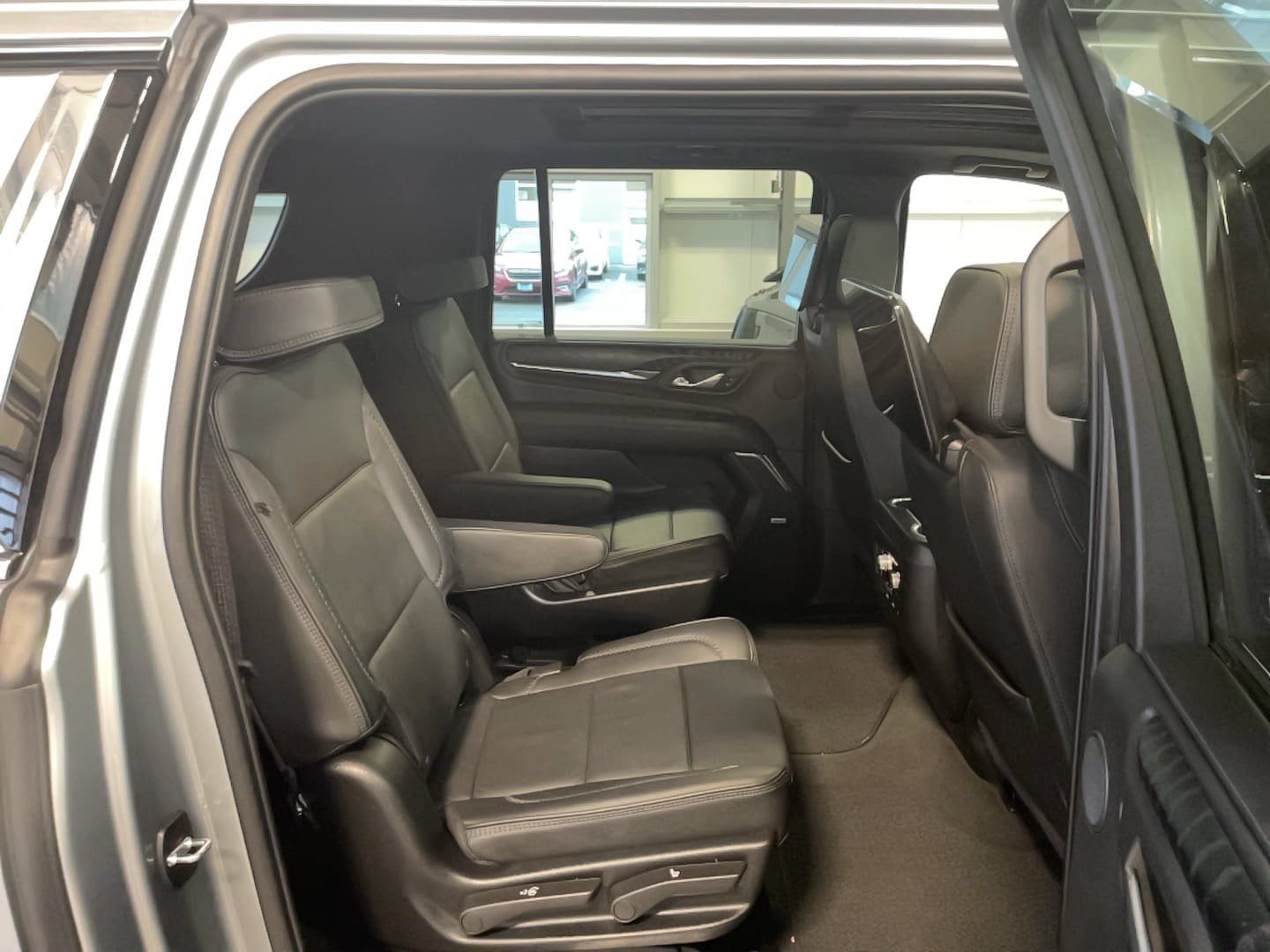 Used 2024 GMC Yukon XL Denali w/ Advanced Technology Package AWD/4WD image 35
