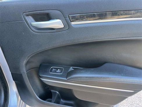 Used 2017 Chrysler 300 C image 20