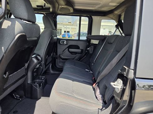 Used 2026 Jeep Wrangler Unlimited Rubicon AWD/4WD image 27