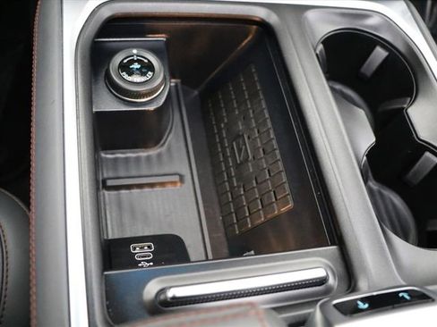 Used 2025 Ford Expedition Active image 26