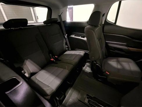 Used 2023 GMC Acadia SLE image 27