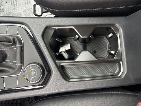 New 2026 Volkswagen Taos SEL image 38