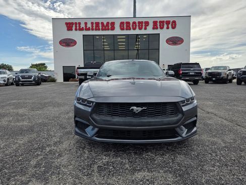 Used 2025 Ford Mustang Coupe RWD image 2
