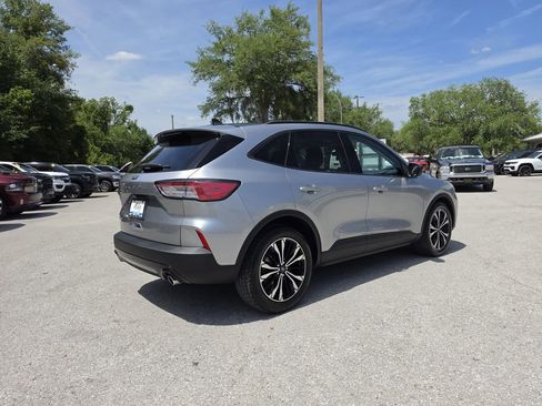 Used 2021 Ford Escape SE w/ SE Sport Appearance Package FWD image 3