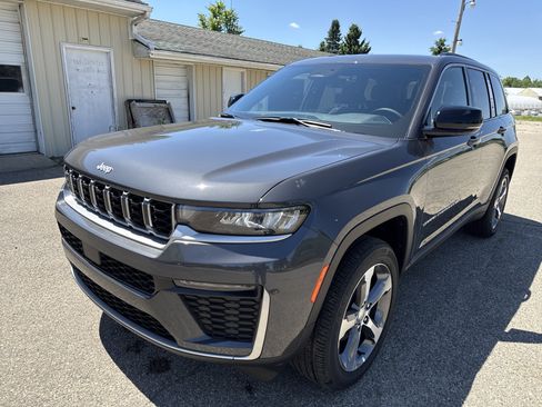 New 2026 Jeep Grand Cherokee Limited AWD/4WD image 11
