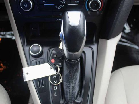 Used 2015 Ford Focus SE FWD image 22