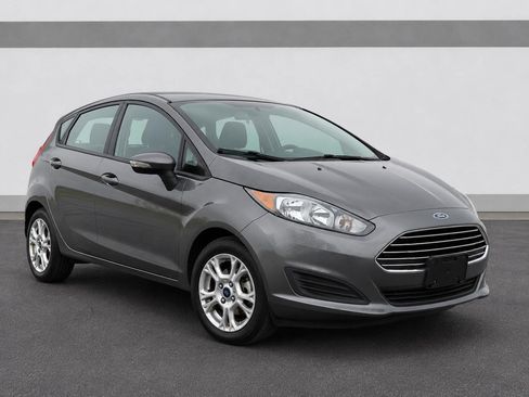 Used 2016 Ford Fiesta SE w/ Cold Weather Package FWD image 1