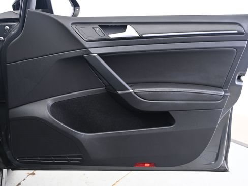 Used 2018 Volkswagen Golf R 4-Door image 20