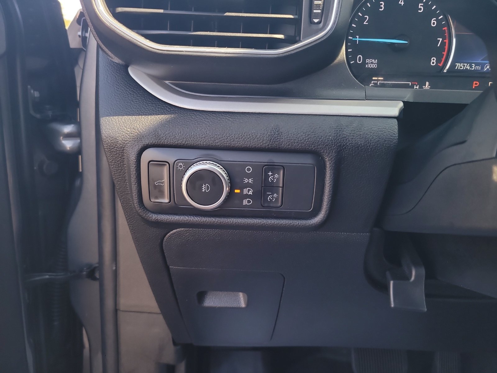 Used 2021 Ford Explorer XLT w/ Equipment Group 202A RWD image 17