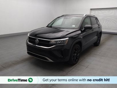 Used 2023 Volkswagen Taos SE w/ Black Wheel Package