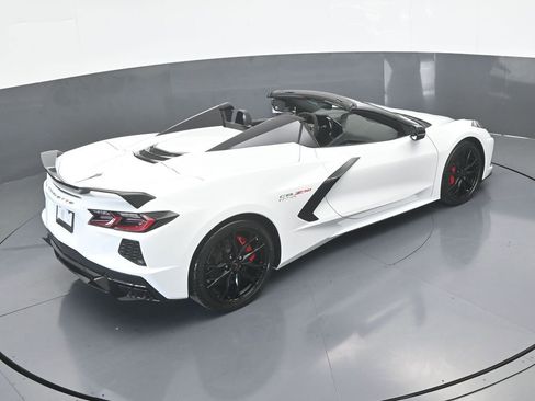 Used 2024 Chevrolet Corvette Stingray Convertible w/ Z51 Performance Package image 47